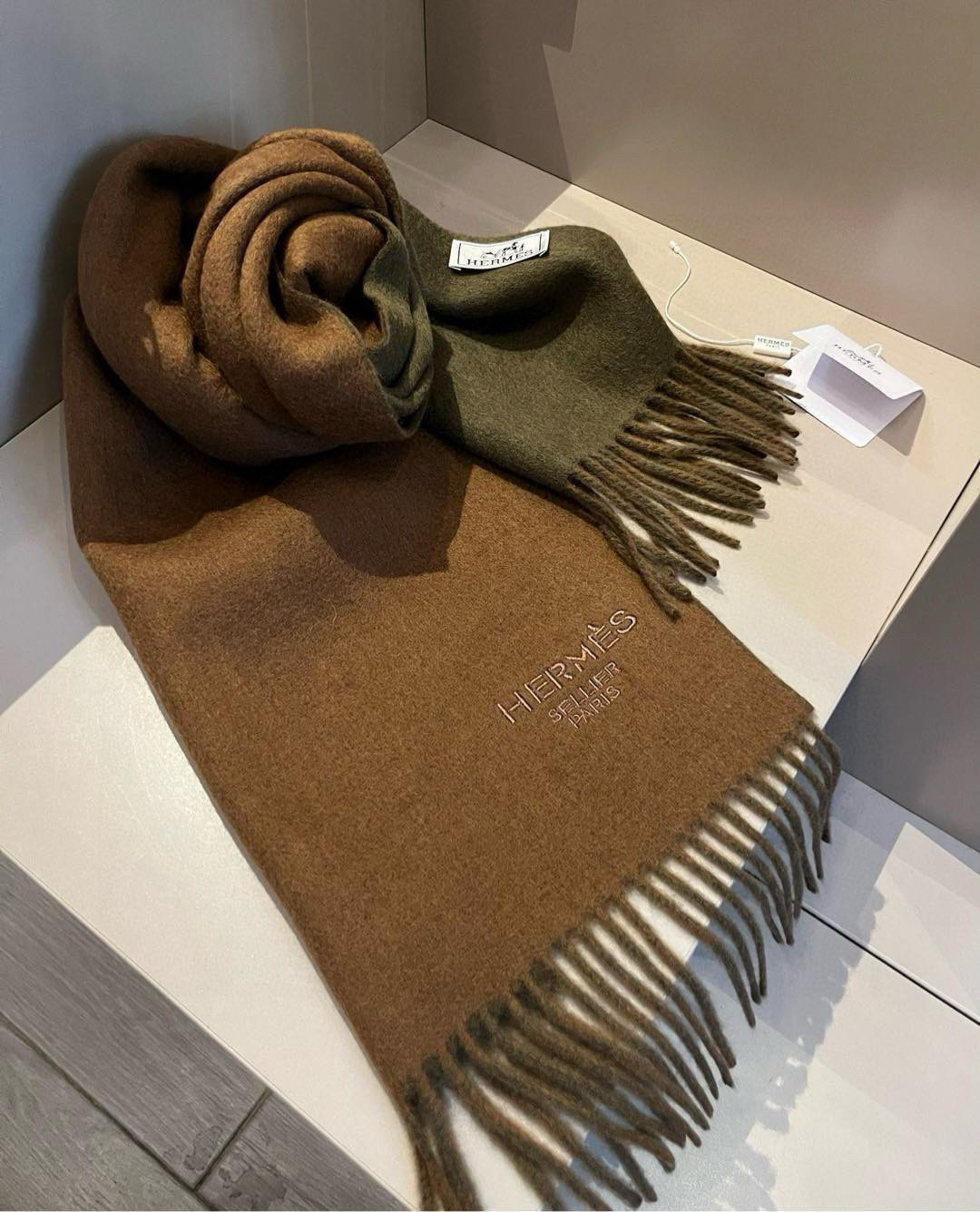 에르메스(HERMES) 리버서블 램울 목도리 스카프