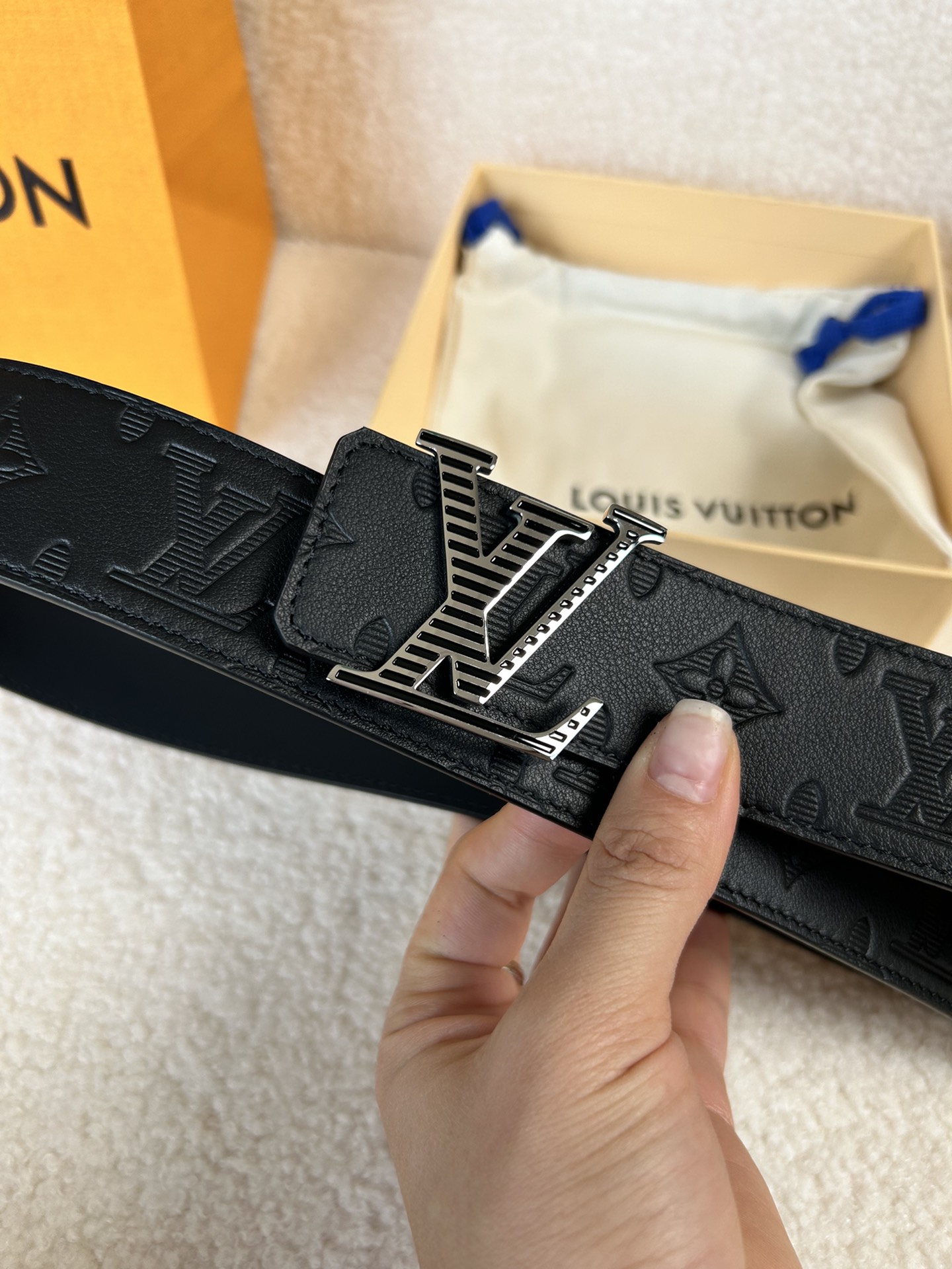 루이비통(LV) 더블 페이스 카프스킨 엠보 벨트