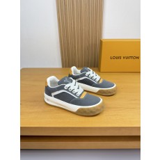 루이비통(LV) 나파 & 스웨이드 로고 믹스 스니커즈 신발