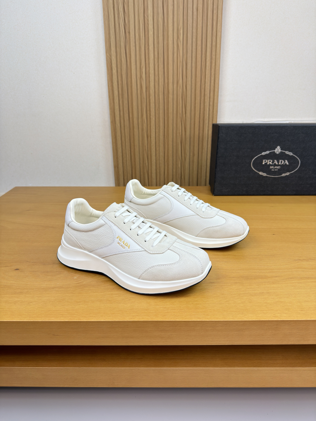 프라다(PRADA) 가죽 믹스 하이엔드 스니커즈 신발