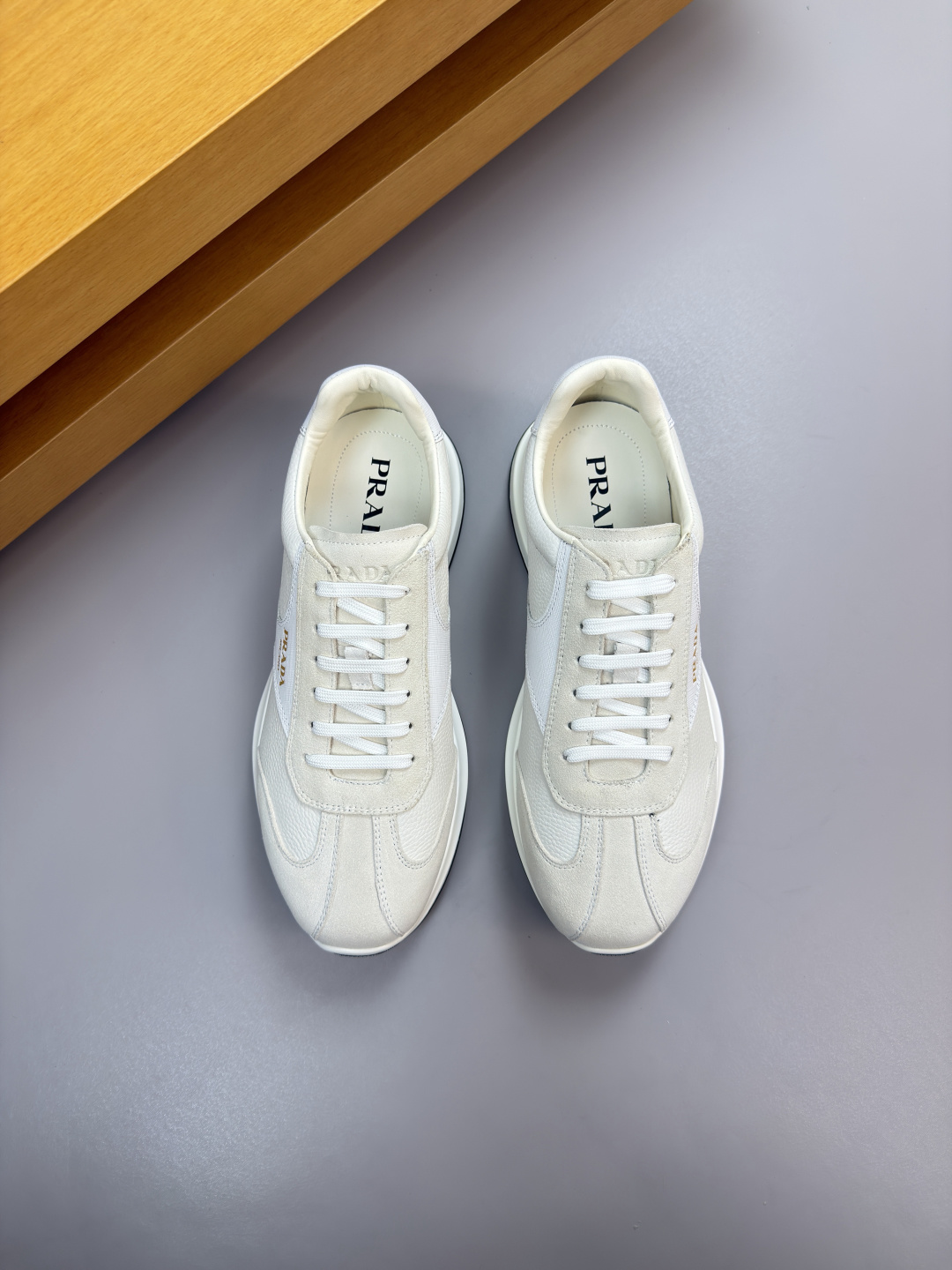 프라다(PRADA) 가죽 믹스 하이엔드 스니커즈 신발