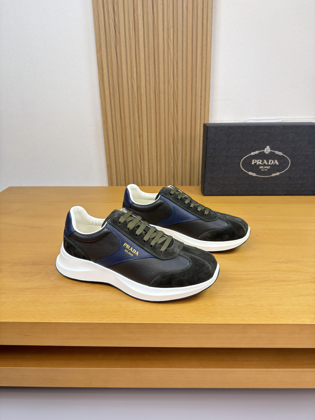 프라다(PRADA) 가죽 믹스 하이엔드 스니커즈 신발