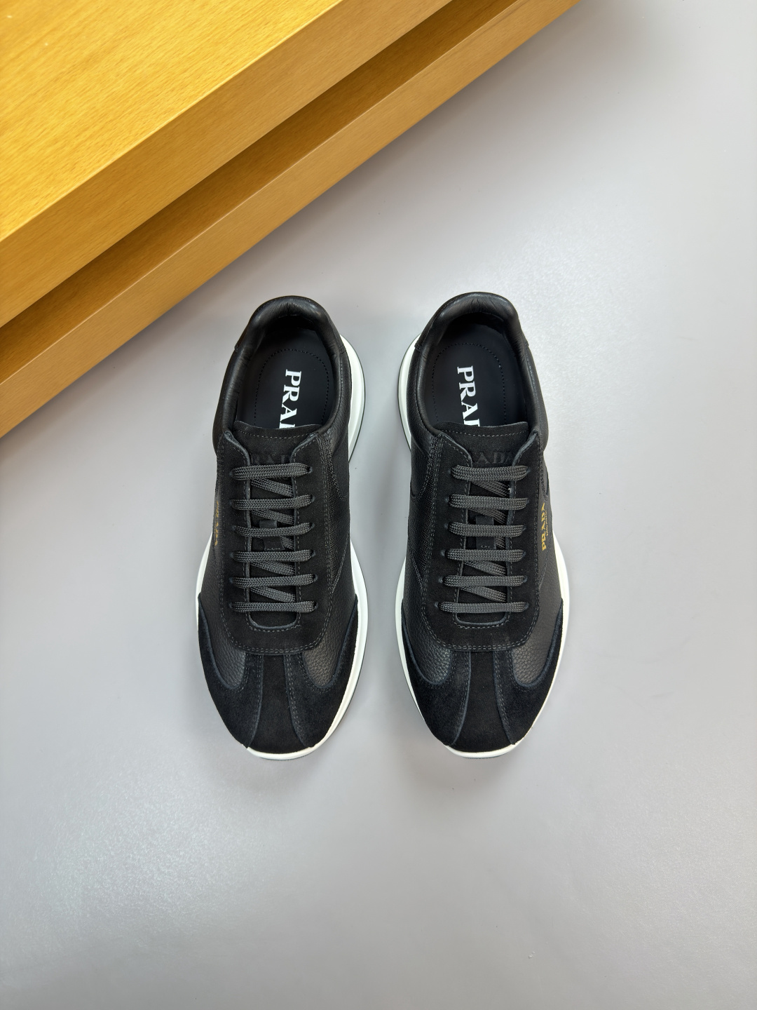 프라다(PRADA) 가죽 믹스 하이엔드 스니커즈 신발