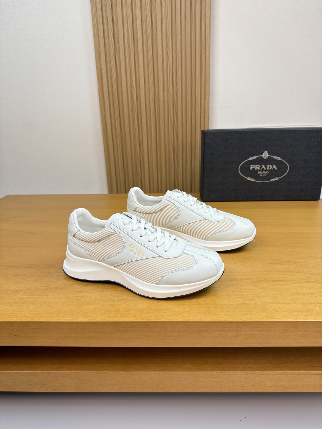프라다(PRADA) 가죽 믹스 하이엔드 스니커즈 신발