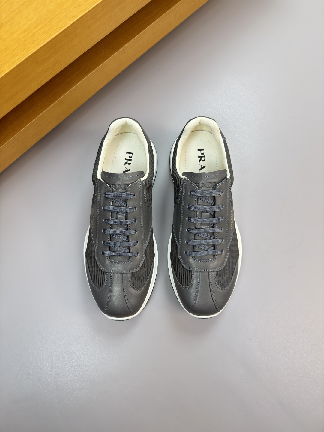 프라다(PRADA) 가죽 믹스 하이엔드 스니커즈 신발