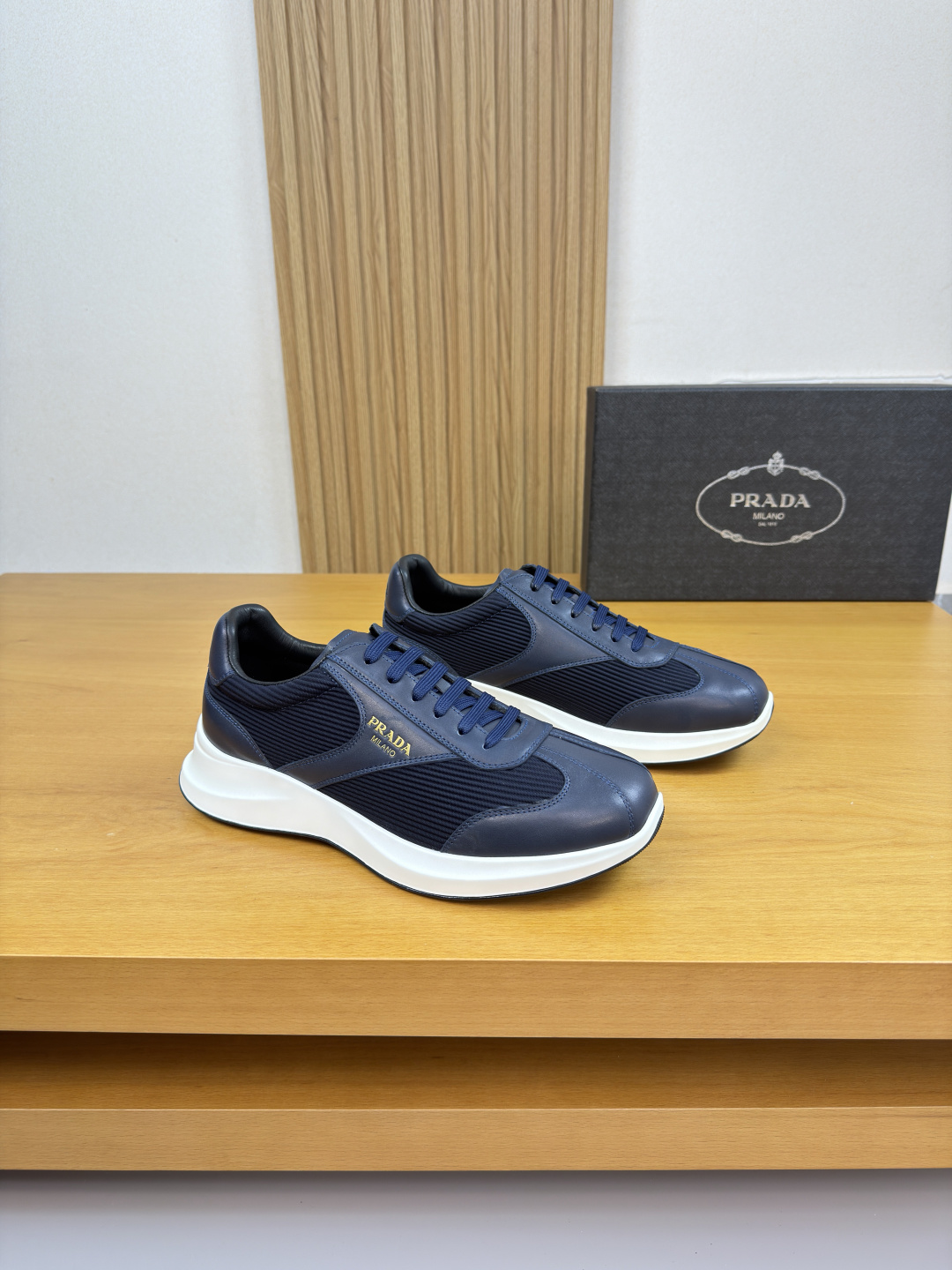 프라다(PRADA) 가죽 믹스 하이엔드 스니커즈 신발