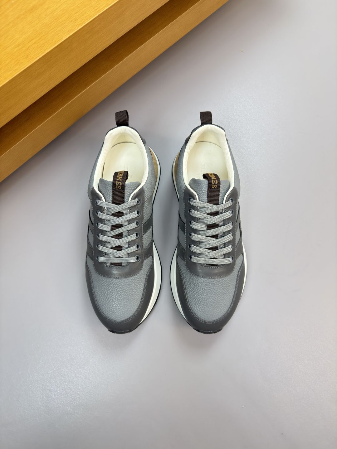 에르메스 HERMES 리치 가죽 'H' 자수 스니커즈 신발