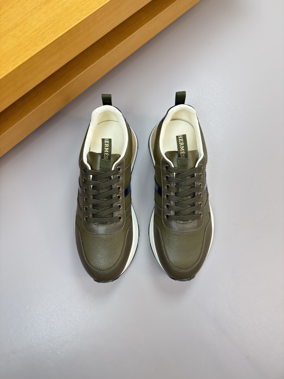 에르메스 HERMES 리치 가죽 'H' 자수 스니커즈 신발