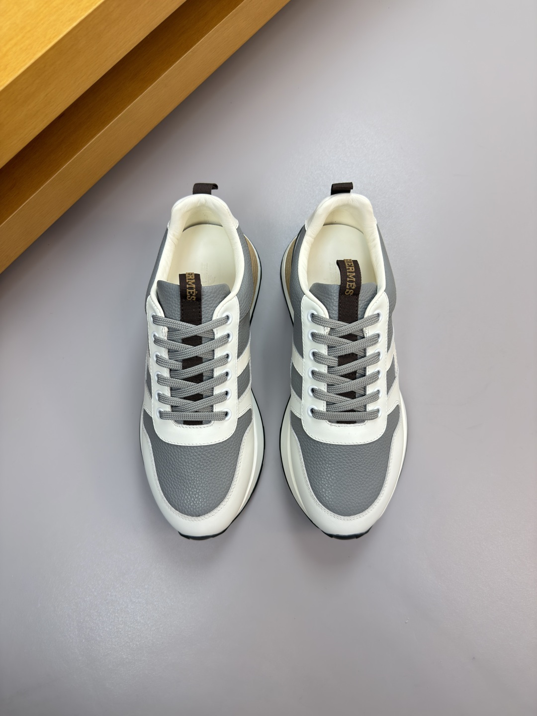 에르메스 HERMES 리치 가죽 'H' 자수 스니커즈 신발