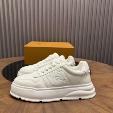 LV 루이비통 뉴 시즌 나파 가죽 캐주얼 스니커즈 신발