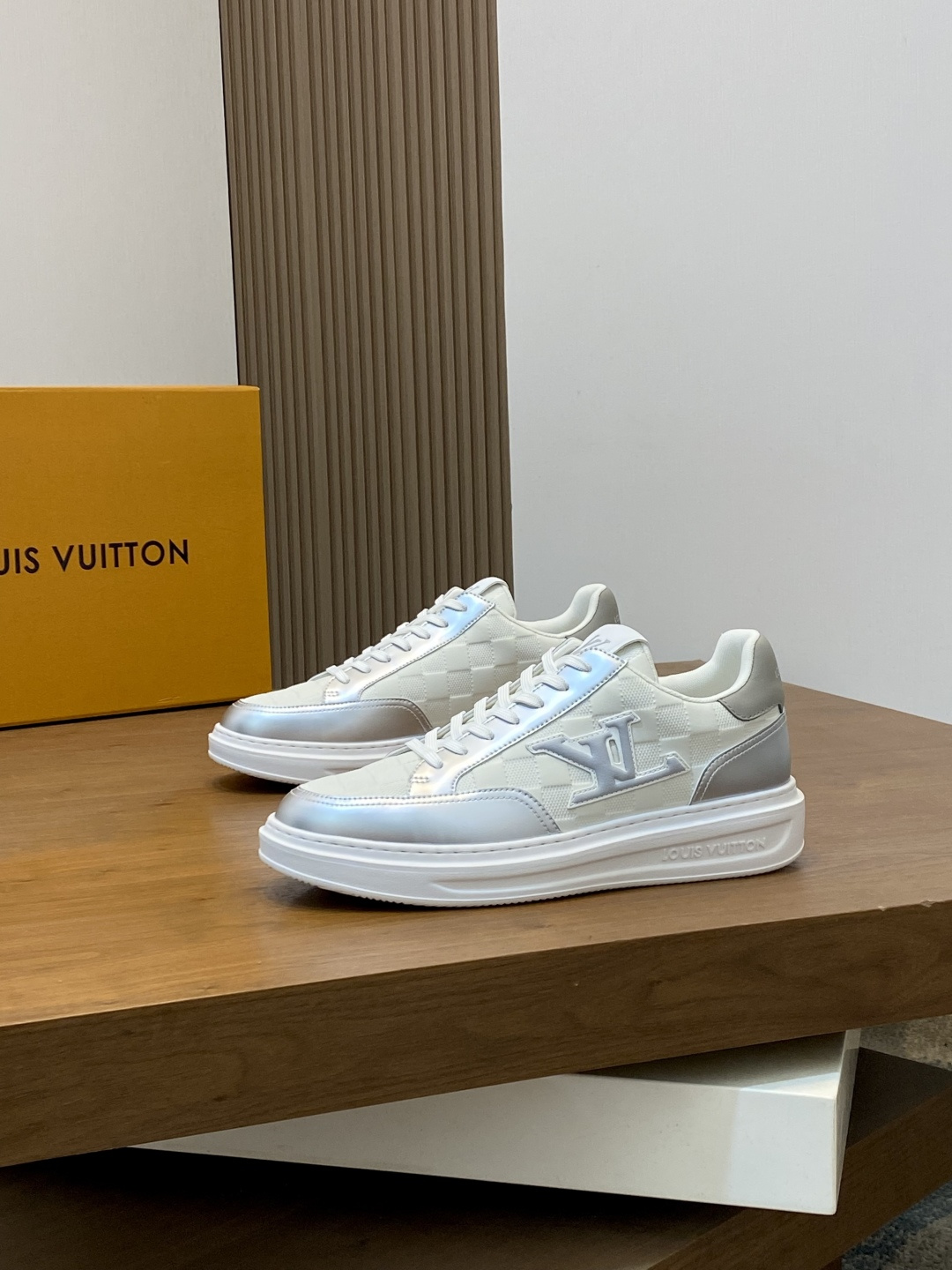 루이비통 LV 모노그램 포인트 캐주얼 스니커즈 신발