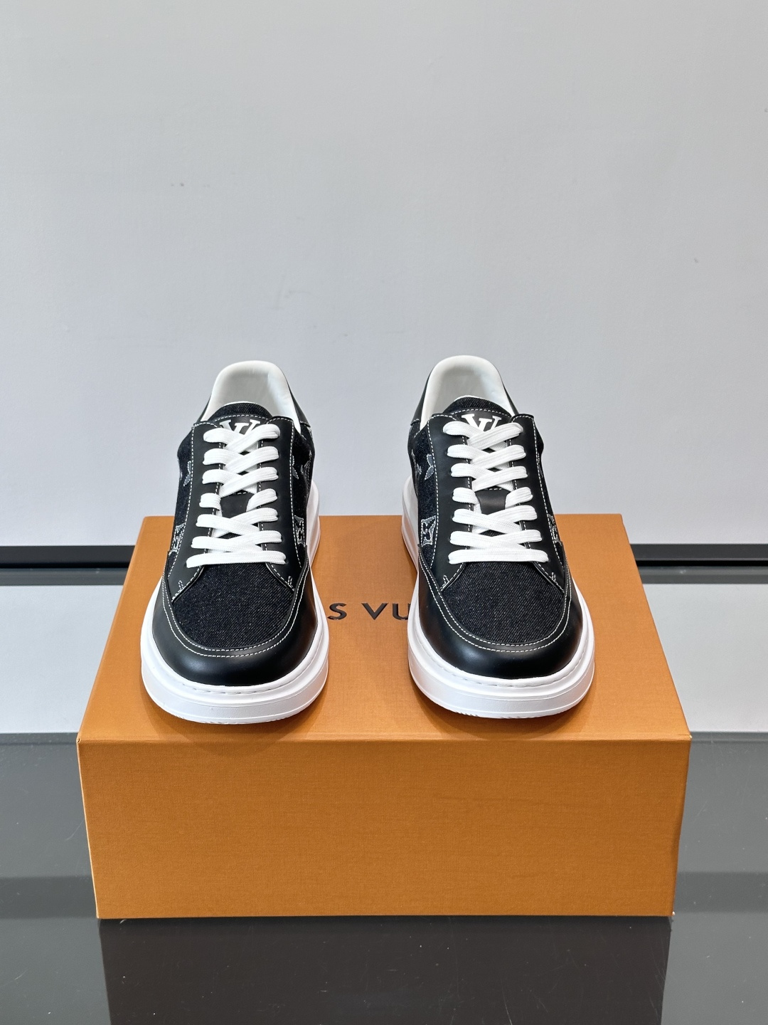 LV 루이비통 모노그램 블랙 레더 스니커즈 신발