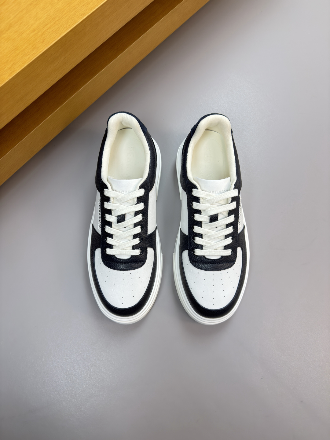 Ferragamo 페라가모 가죽 믹스 스니커즈 신발