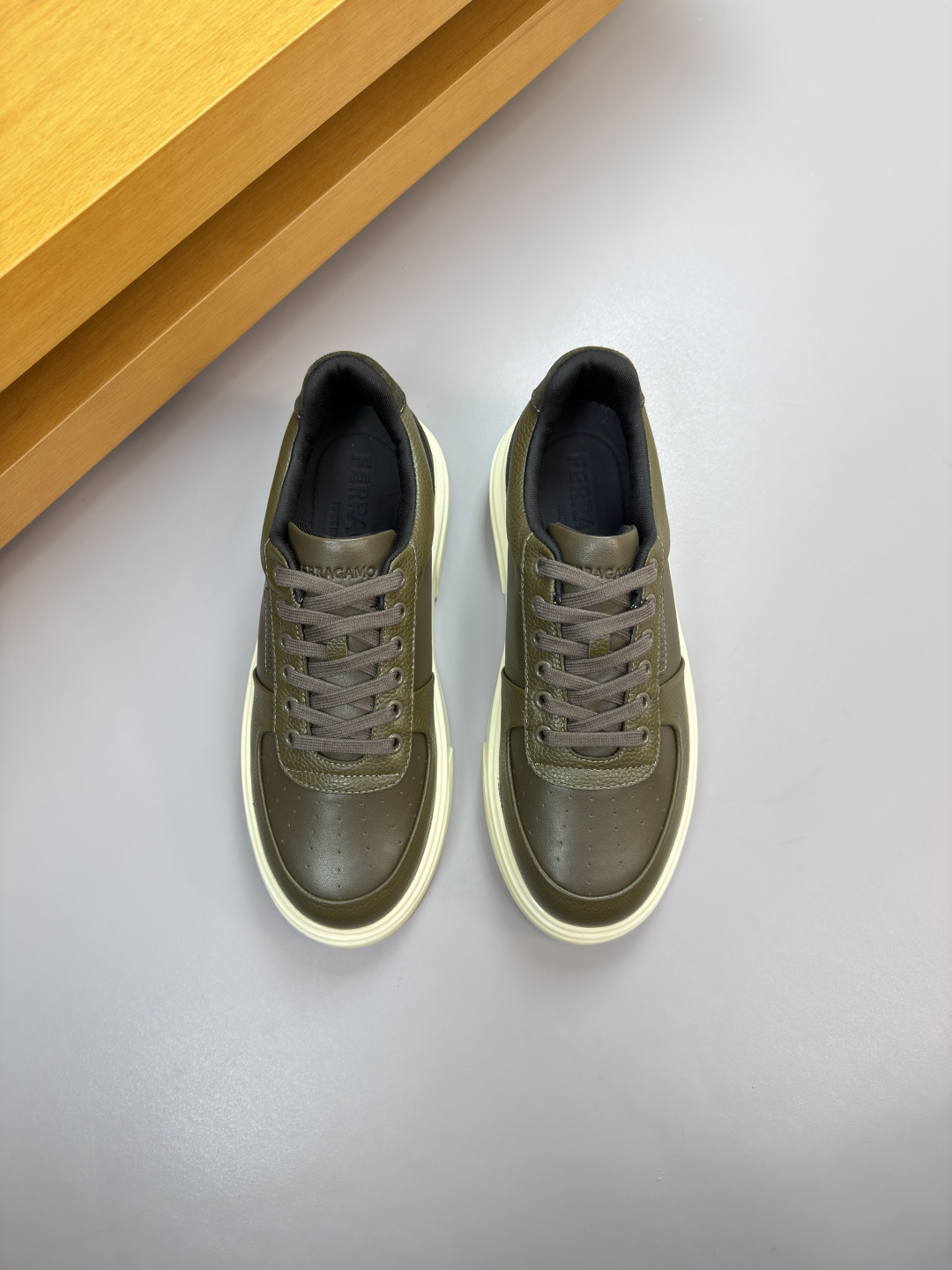 Ferragamo 페라가모 가죽 믹스 스니커즈 신발