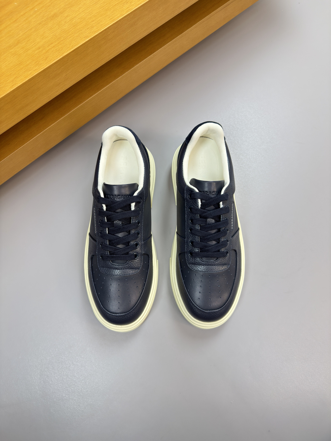 Ferragamo 페라가모 가죽 믹스 스니커즈 신발