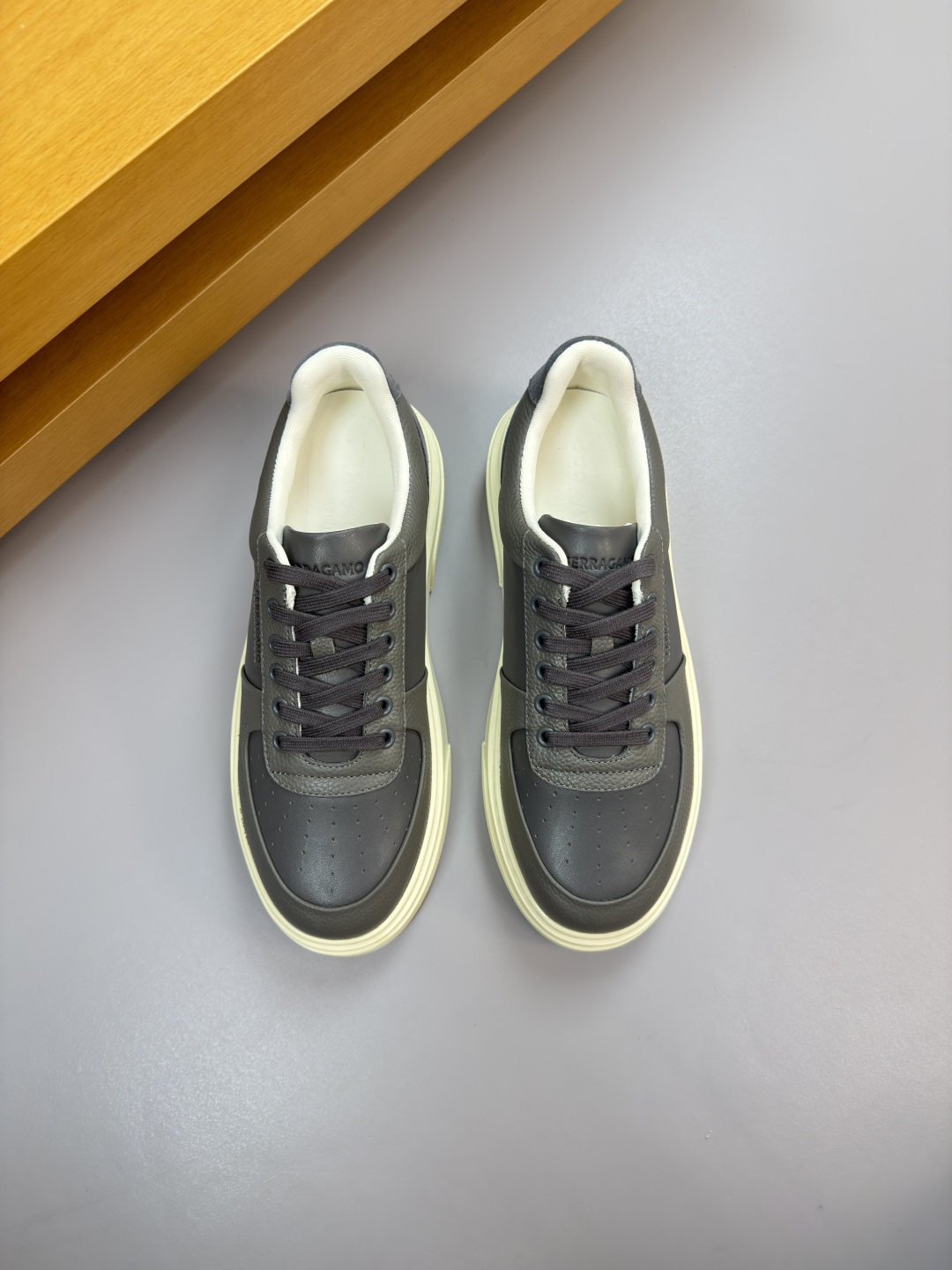 Ferragamo 페라가모 가죽 믹스 스니커즈 신발