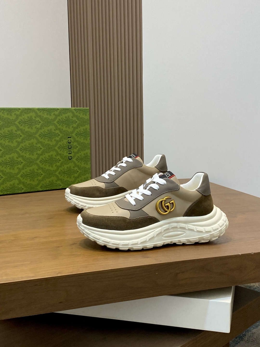 GUCCI 구찌 라이톤(Rhyton) 웹 스트라이프 스니커즈 신발