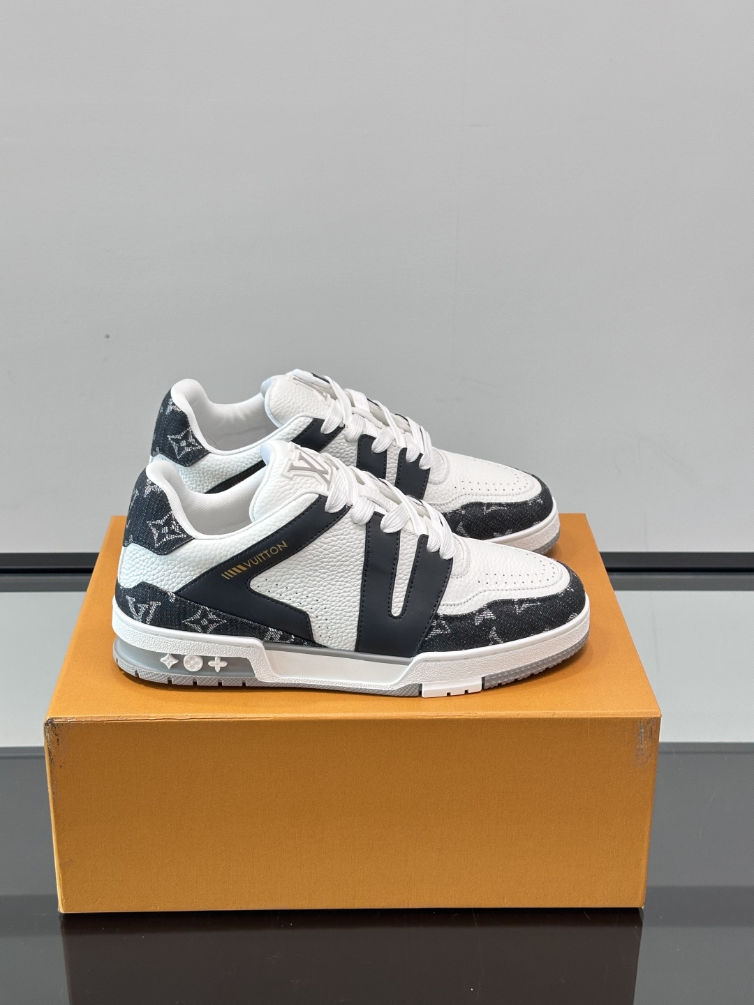 LV 루이비통 트레이너(Trainer) 스니커즈 신발