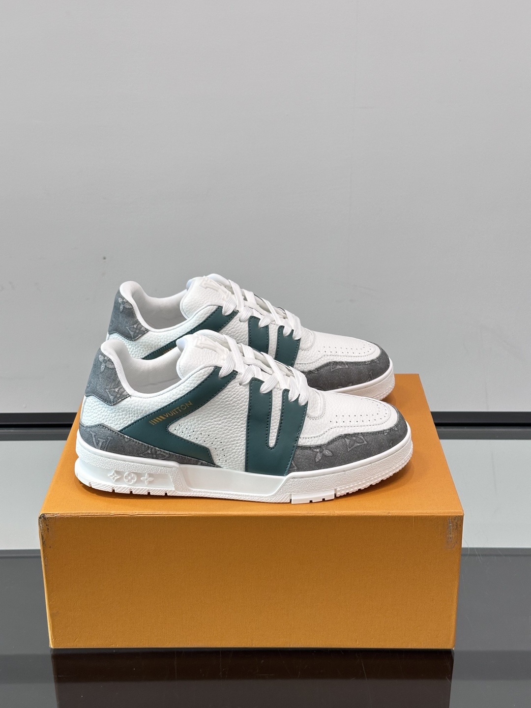 LV 루이비통 트레이너(Trainer) 스니커즈 신발