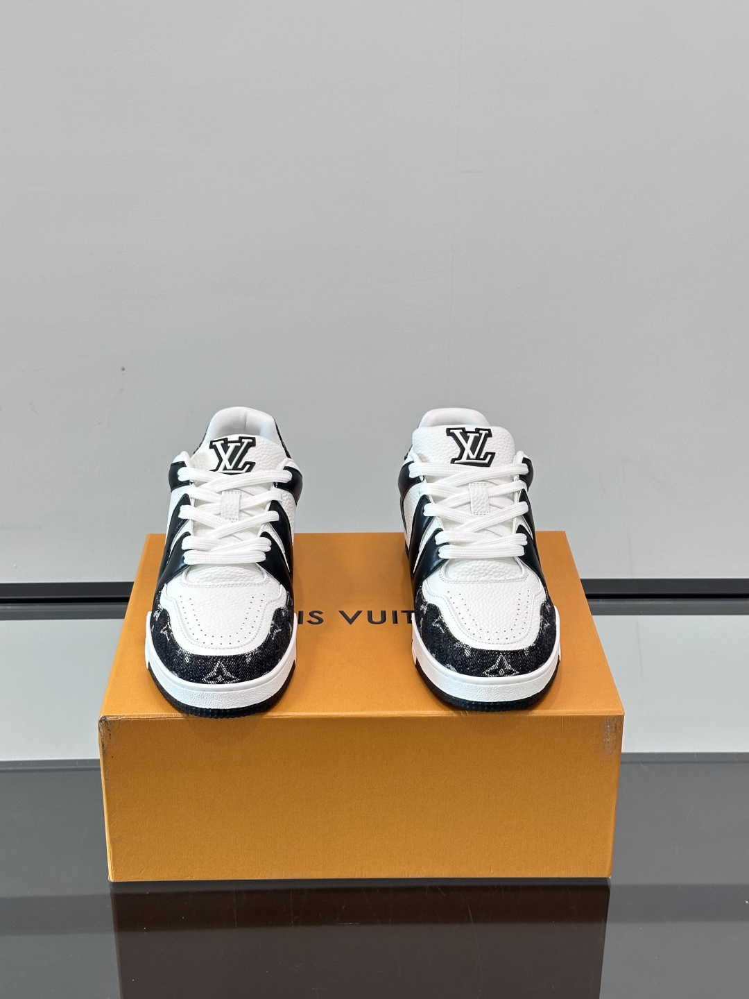 LV 루이비통 트레이너(Trainer) 스니커즈 신발