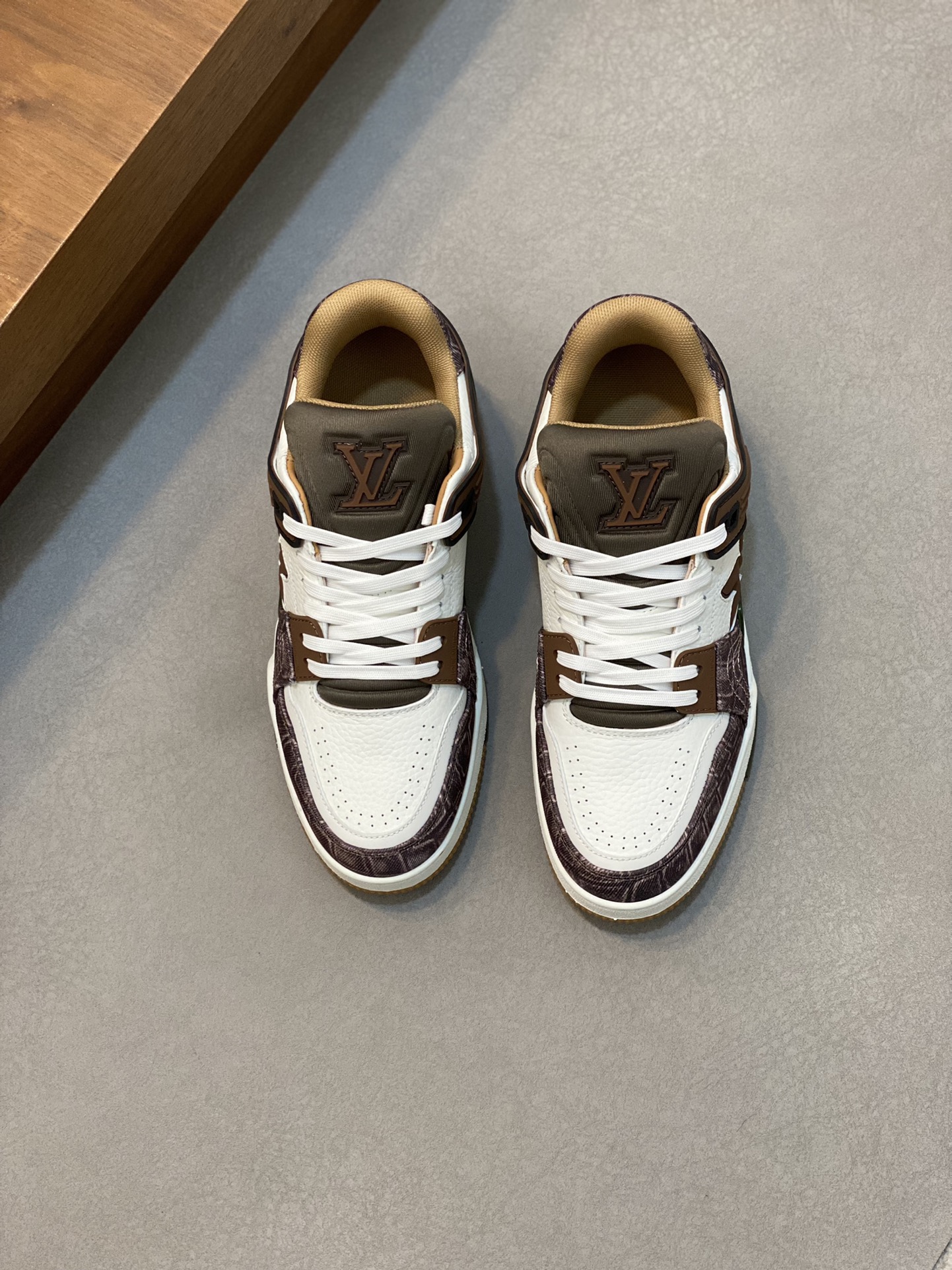 LV 루이비통 슈렁큰 레더 & 모노그램 하이엔드 스니커즈 신발