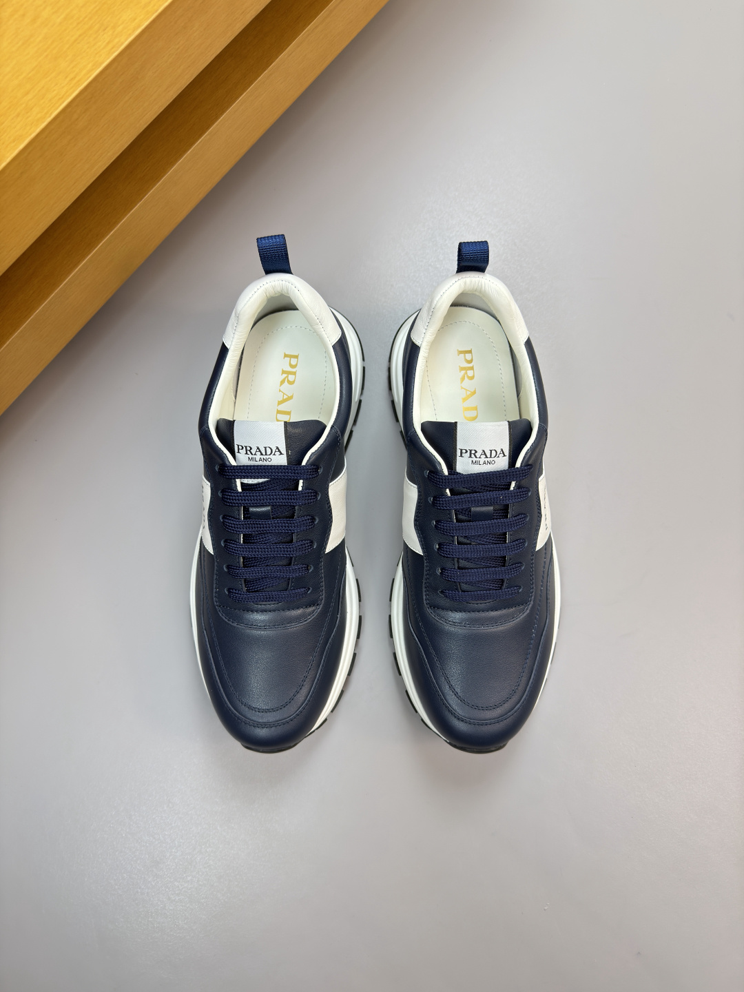 PRADA 프라다 나파 레더 스니커즈 신발