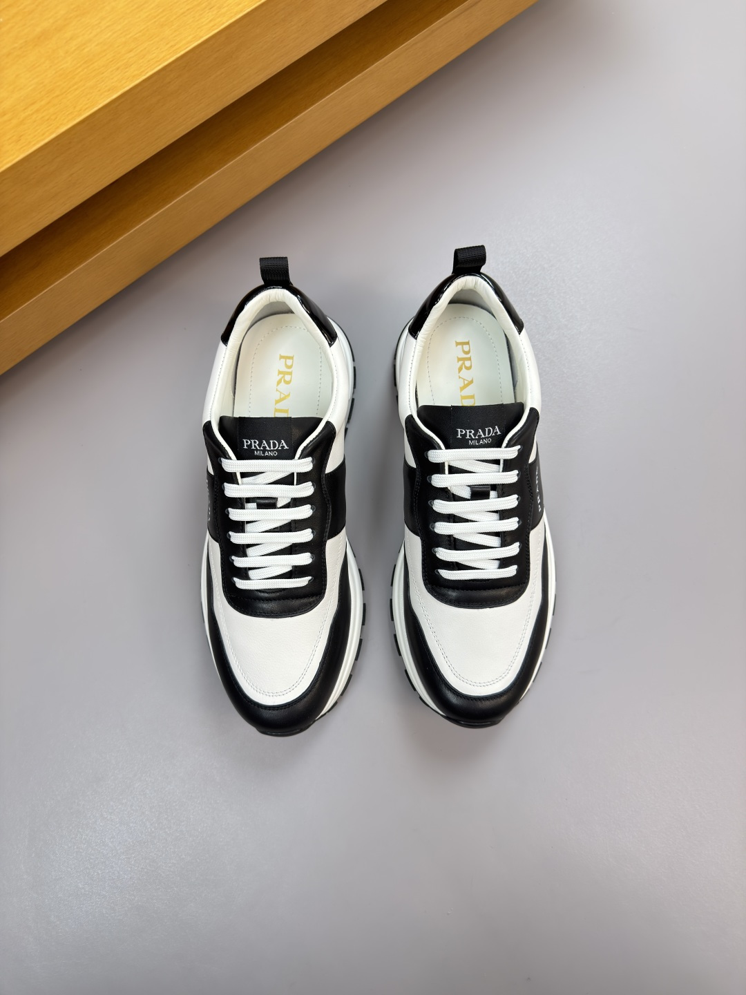 PRADA 프라다 나파 레더 스니커즈 신발