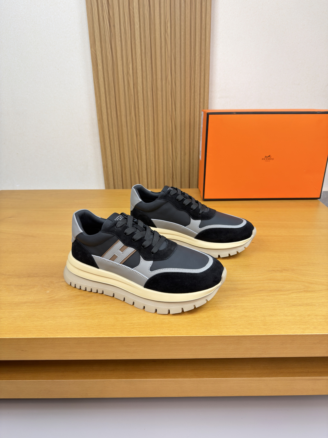 HERMES 에르메스 나파 & 스웨이드 'H' 스니커즈 신발