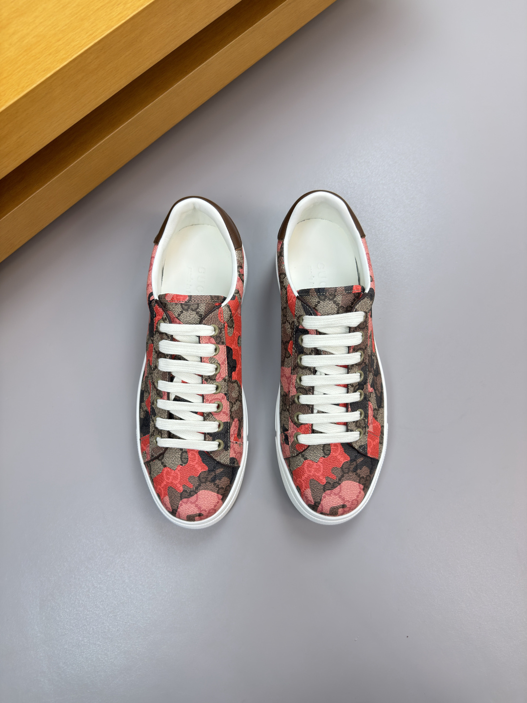 GUCCI 구찌 커플 모노그램 스니커즈 신발