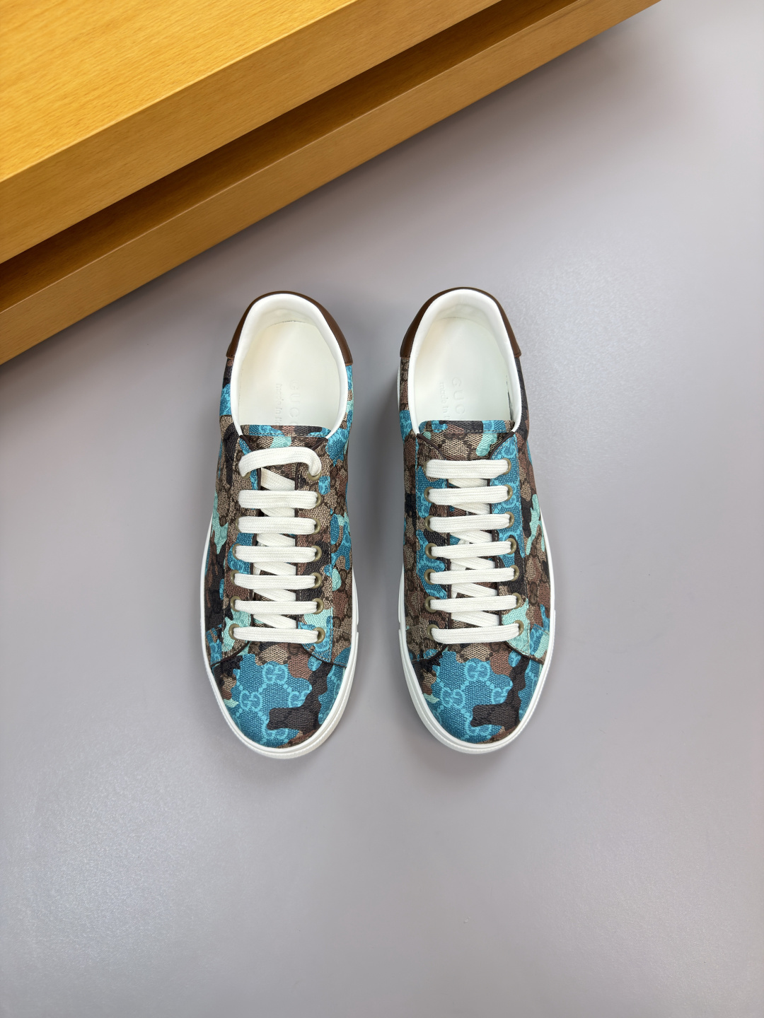 GUCCI 구찌 커플 모노그램 스니커즈 신발