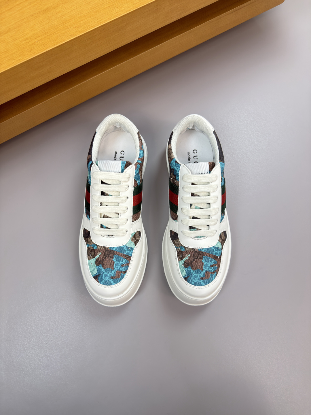 GUCCI 구찌 커플 나파 & 모노그램 스니커즈 신발