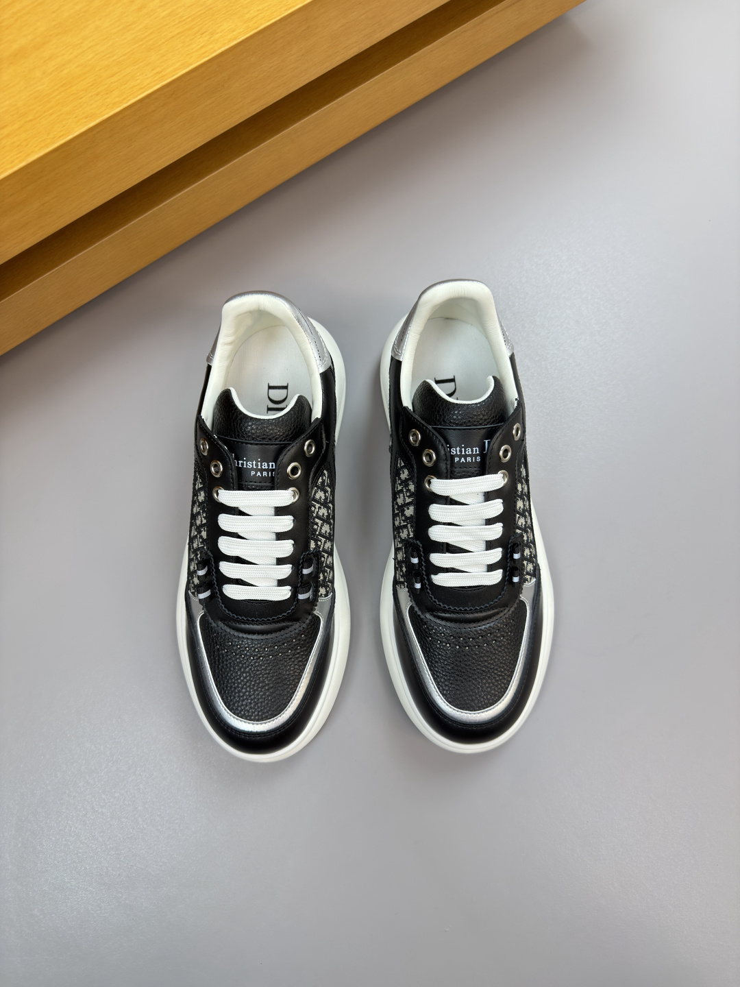 Dior CD 디올 나파 레더 & 오블리크 스니커즈 신발