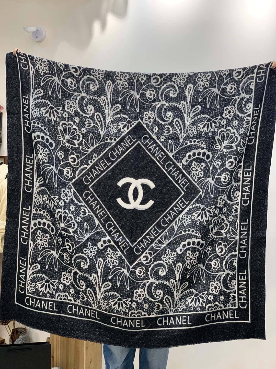 샤넬(CHANEL) 실버 포인트 롱 머플러 목도리 스카프