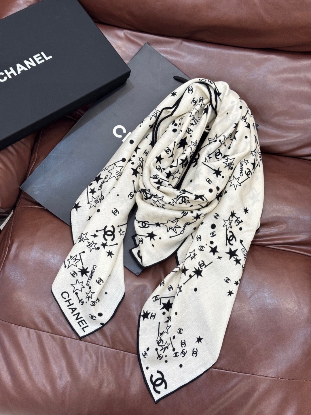 샤넬(CHANEL) 별 스퀘어 머플러 목도리 스카프