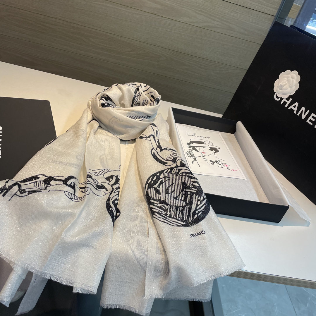 샤넬(CHANEL) 실버 목도리 스카프