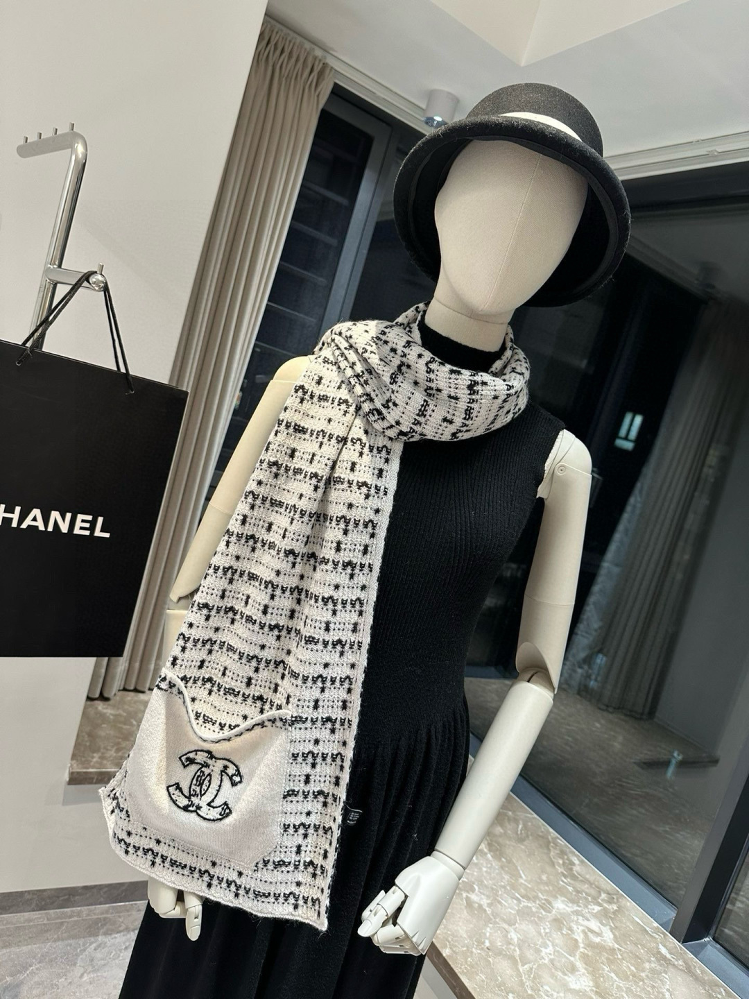 샤넬(CHANEL) 포켓 목도리 스카프