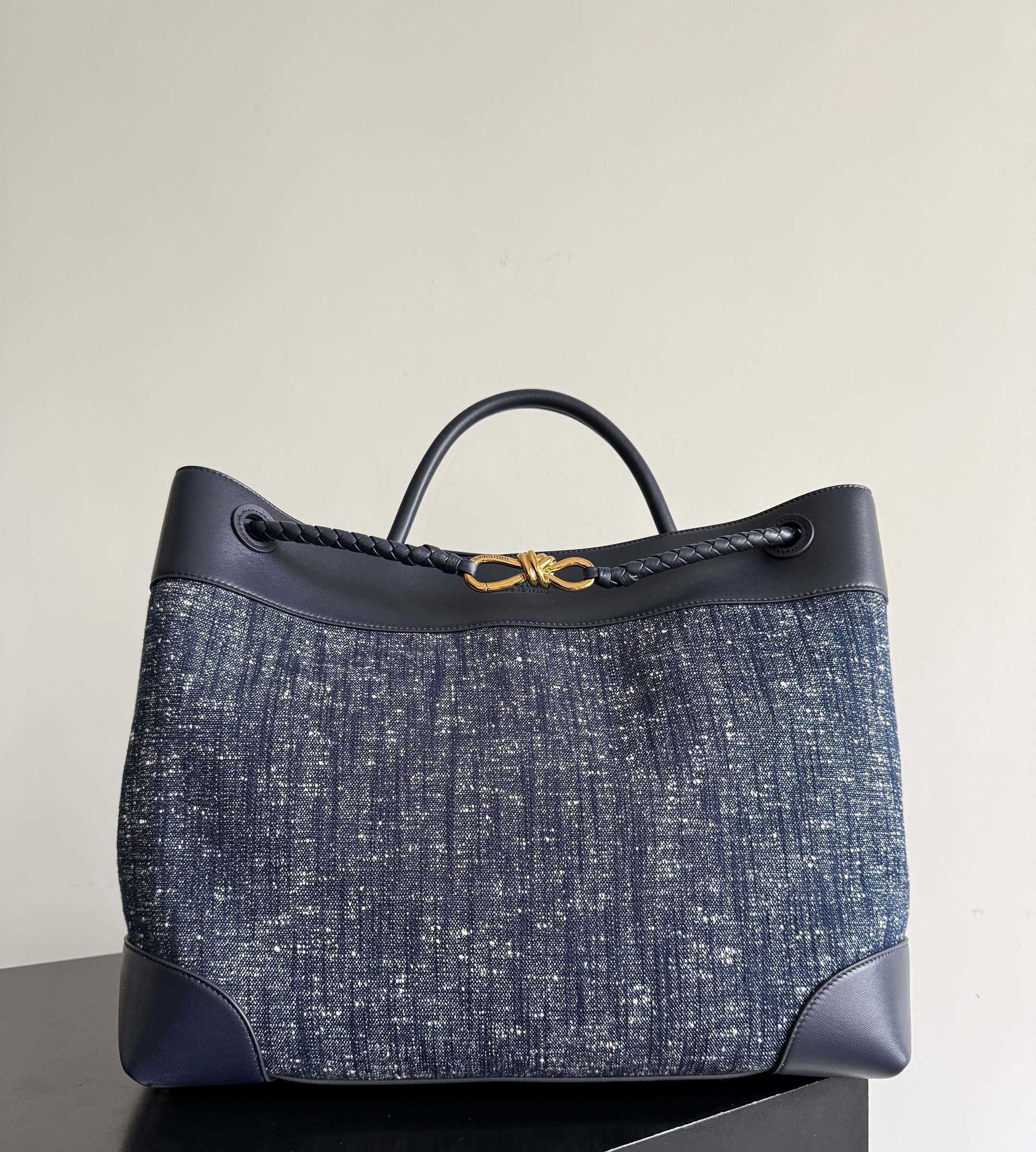 Bottega Veneta BV 보테가 베네타 안디아모(Andiamo) 데님 믹스 가방 - 대형 라지