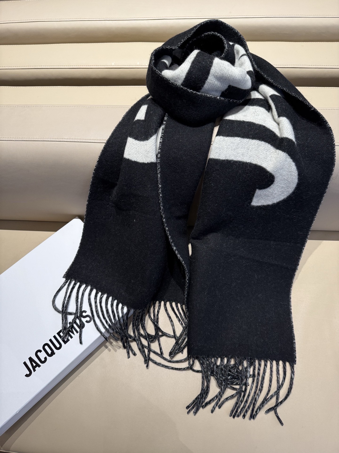 자크뮈스(JACQUEMUS) 더블 페이스 캐시미어 머플러 목도리 스카프