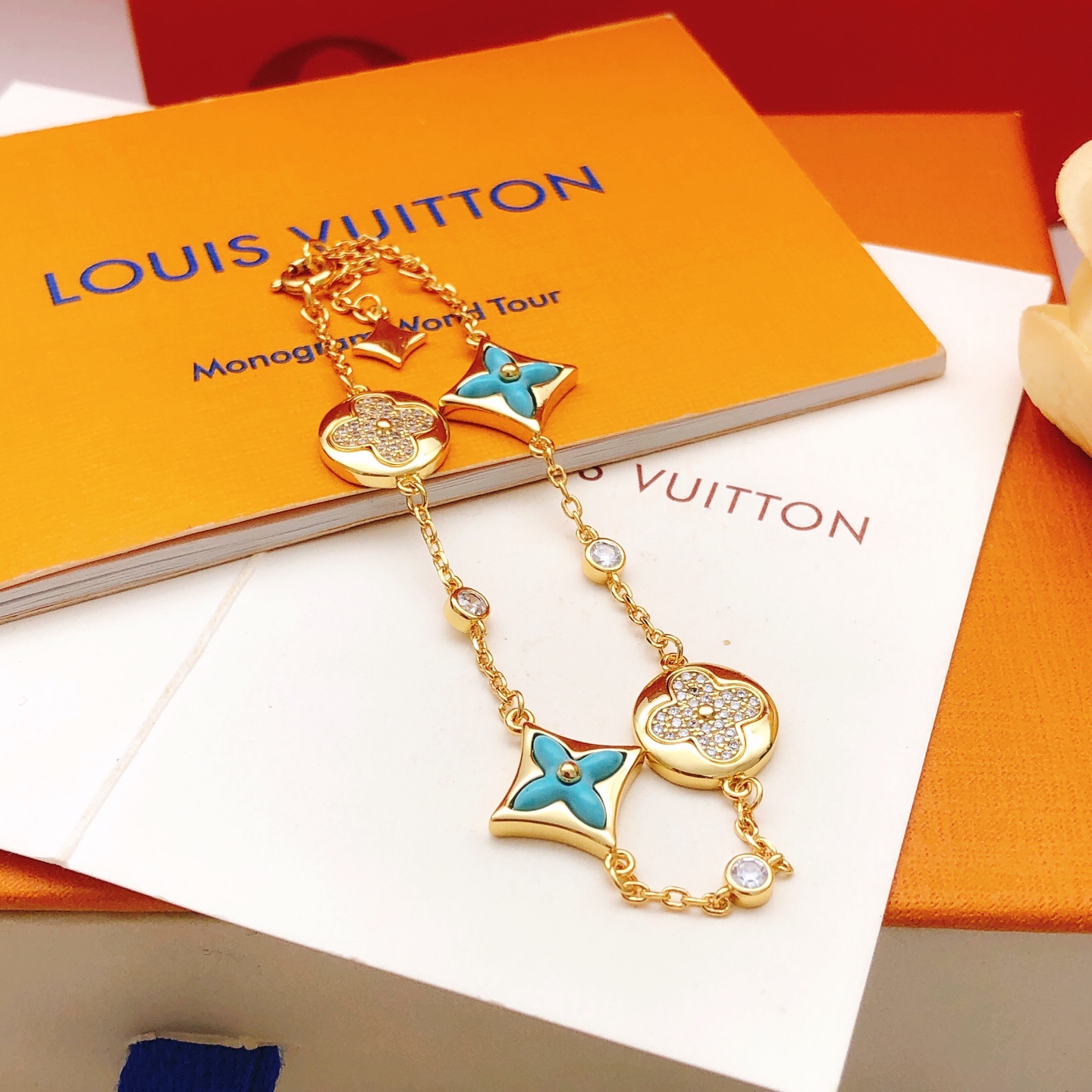 루이비통(LV) 블루 컬러 팔찌 악세사리