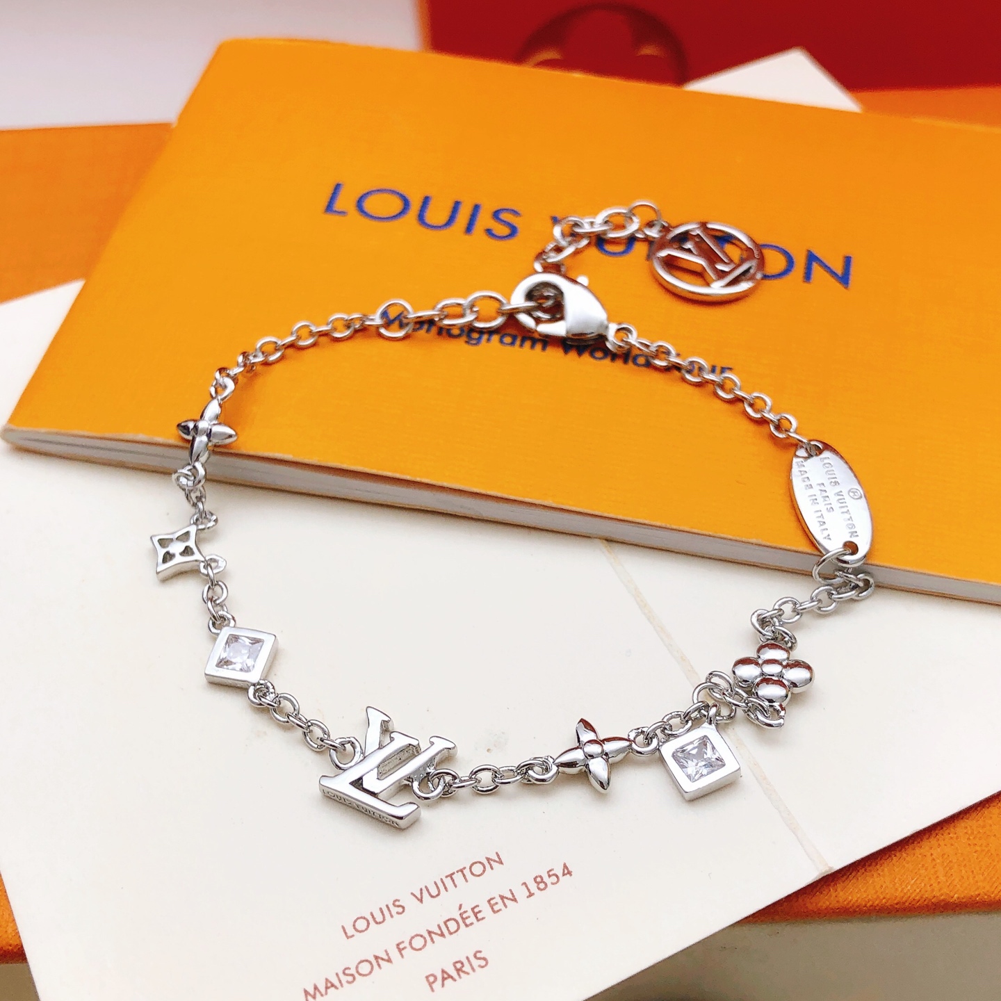 루이비통(LV) 실버 스퀘어 팔찌 악세사리