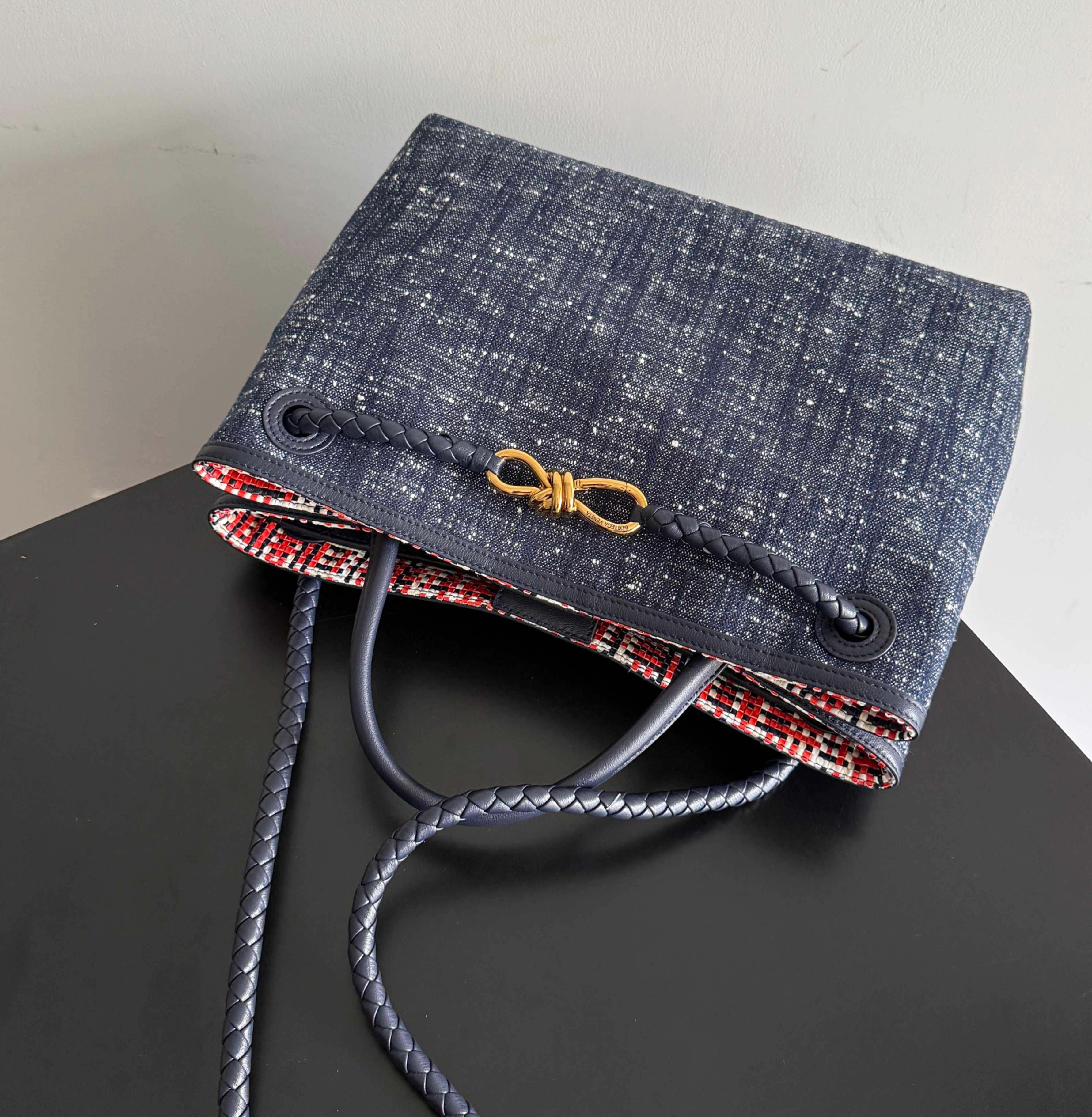 Bottega Veneta BV 보테가 베네타 안디아모(Andiamo) 데님 믹스 숄더백 가방 미디엄