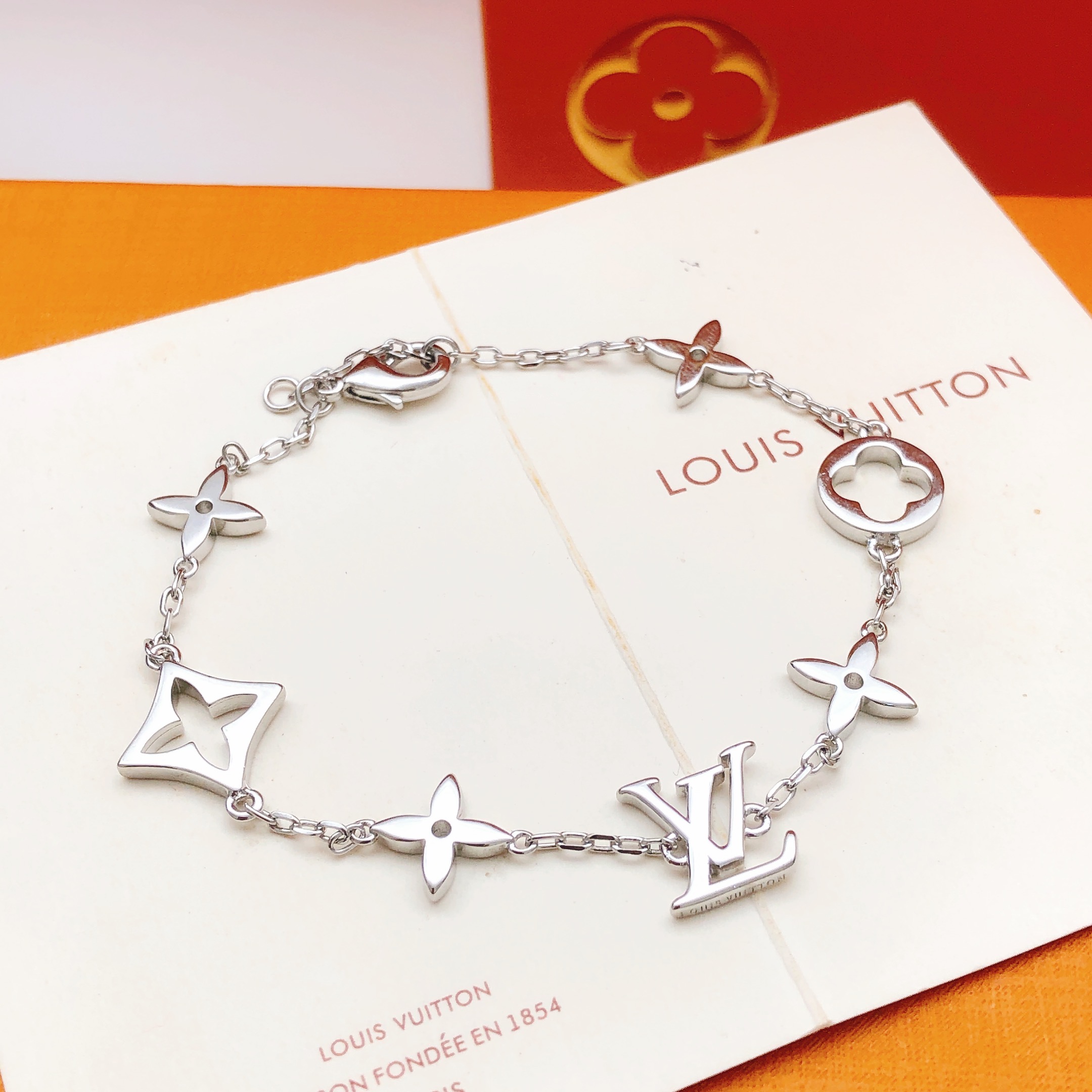 루이비통(LV) 오픈워크 팔찌 악세사리