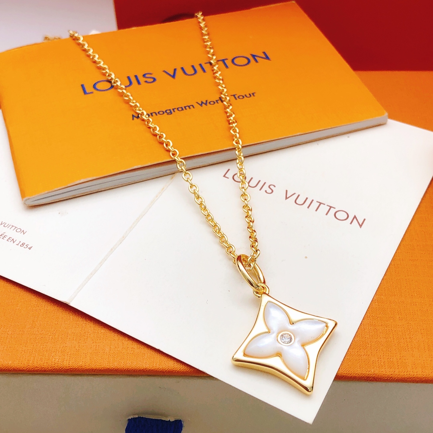 루이비통(LV) 다이아 쉐입 목걸이 악세사리