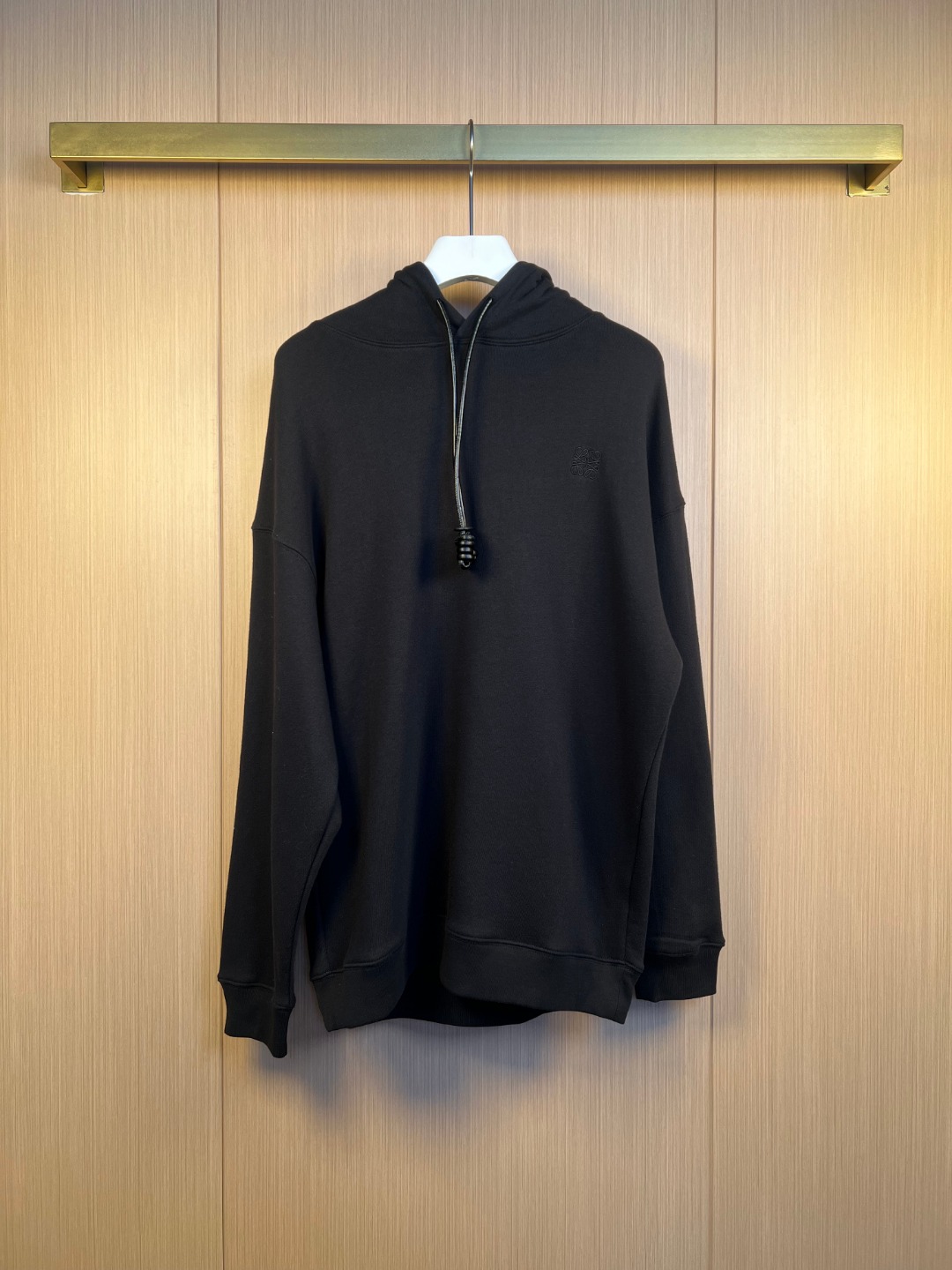 로에베(LOEWE) 가죽 자수 후드 스웨트셔츠 의류