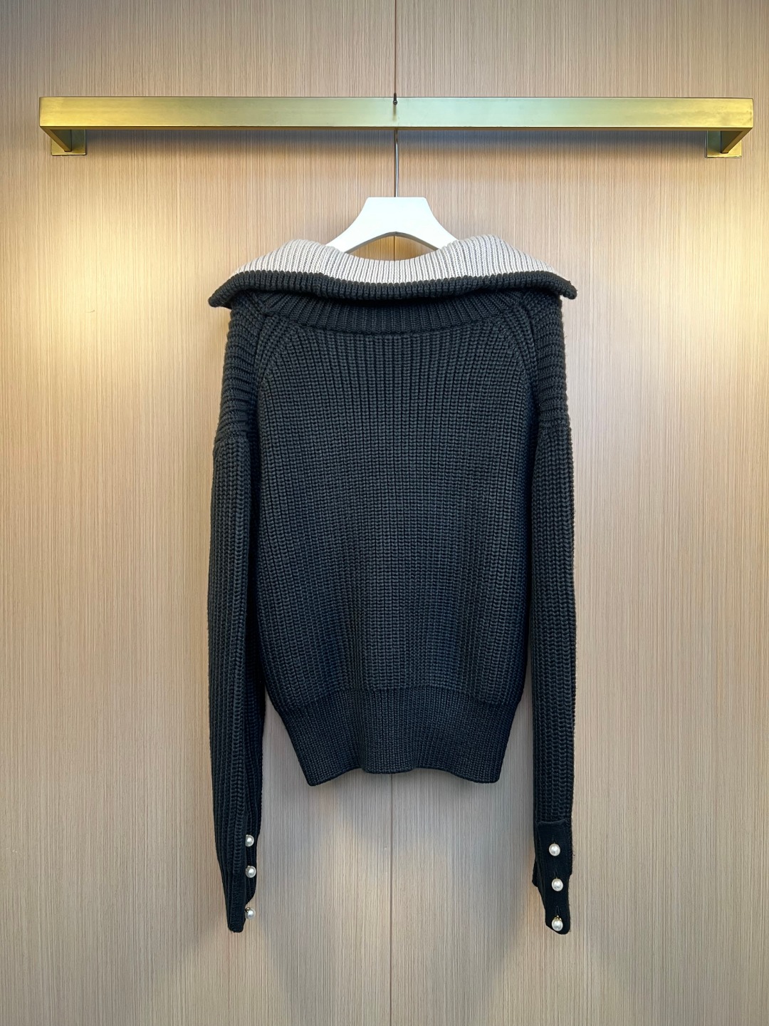 루이비통(LV) 하프 집업 하이넥 니트 의류