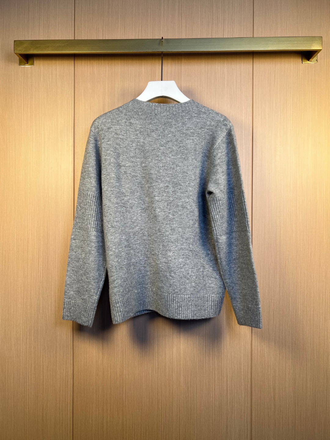 샤넬(CHANEL) 북백 버클 디테일 롱슬리브 니트 스웨터 의류