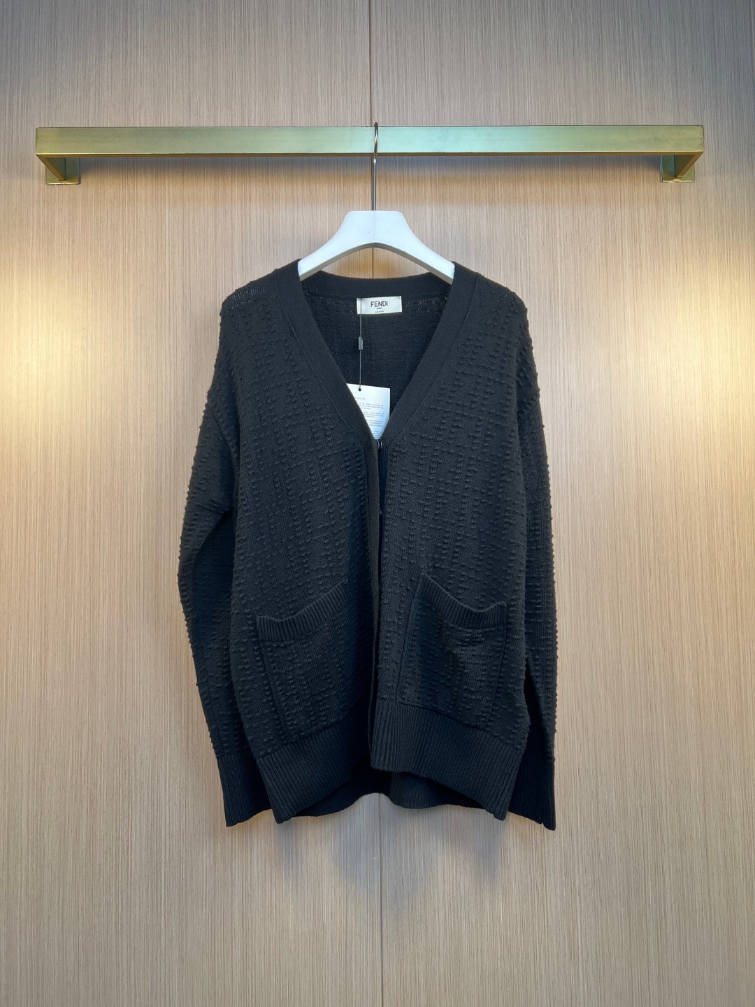 펜디(FENDI) V넥 롱슬리브 가디건 니트 의류