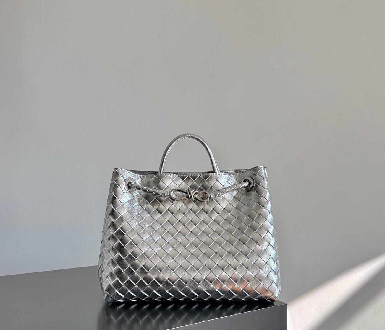 Bottega Veneta BV 보테가 베네타 안디아모(Andiamo) 토트백 숄더백 가방 미디움