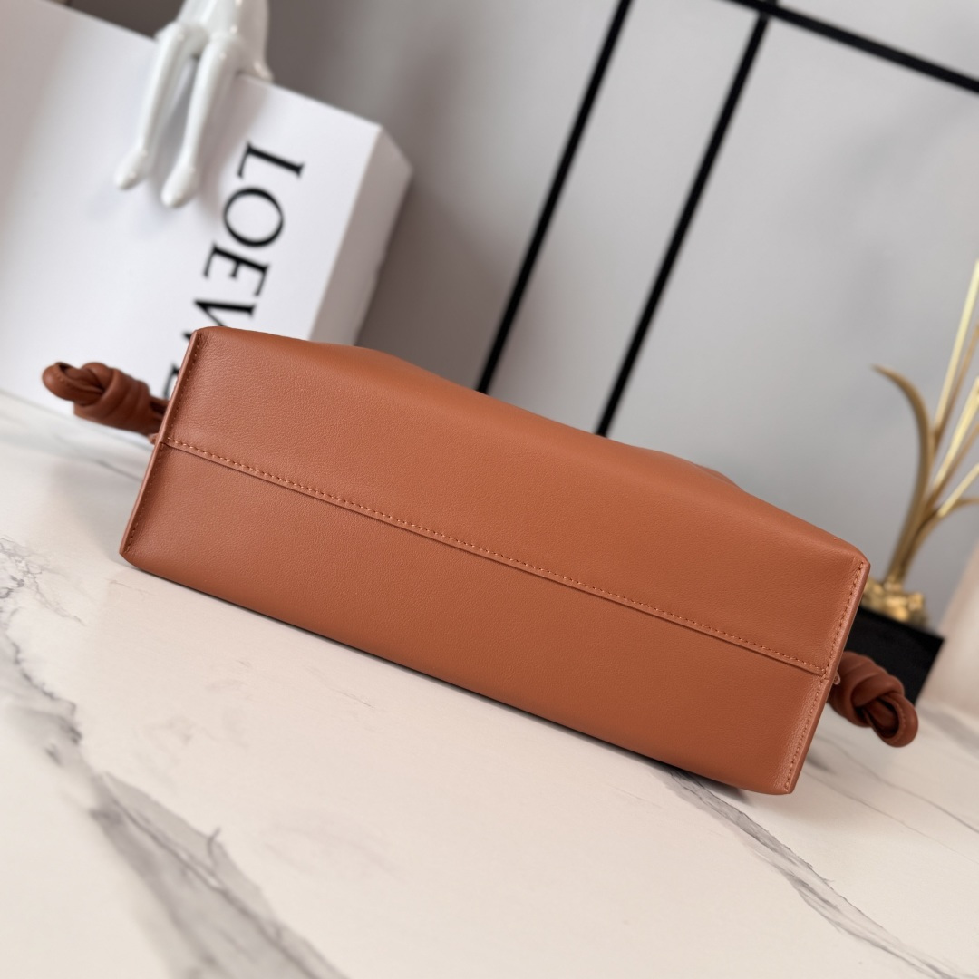 Loewe 로에베 신형 나파 카프스킨 플라멩코 퍼스 숄더백 가방 - 미디엄