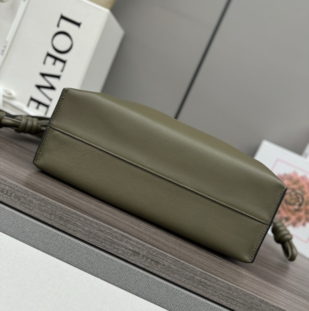 Loewe 로에베 신형 나파 카프스킨 플라멩코 퍼스 숄더백 가방 - 미디엄